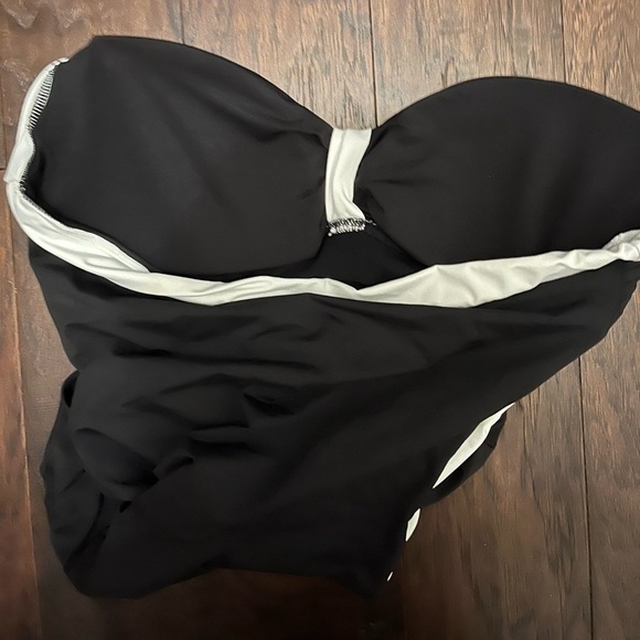 NIPTUCK One Piece Halter Black White Contrast One Piece LUX Swimsuit Size 12 NWT - Picture 8 of 10